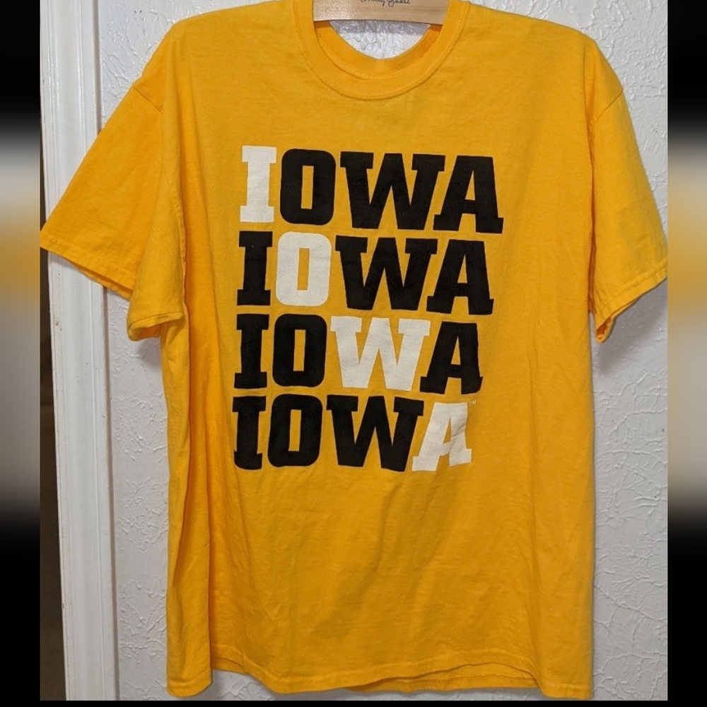 Iowa Hawkeyes Tshirt Mens XL